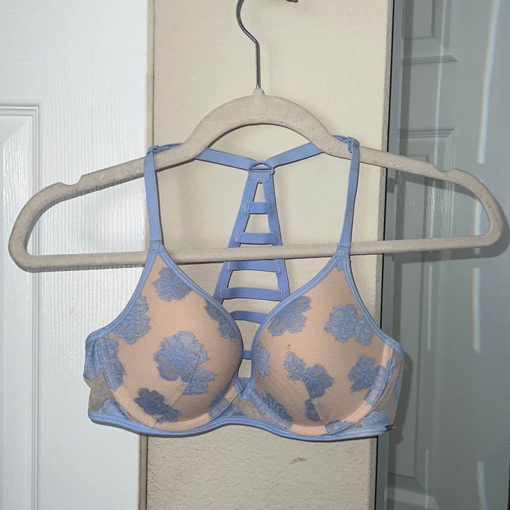 VS pink bra